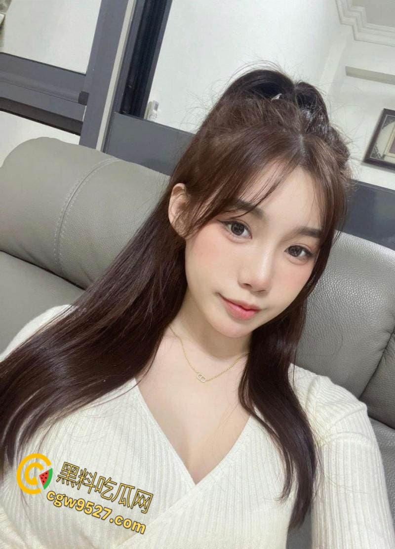 极品嫩妹【童雅乐】害羞了不给拍，但是主动撩骚摸屌可不是这样的，挡脸口交超刺激，越害羞就越兴奋 ！-1