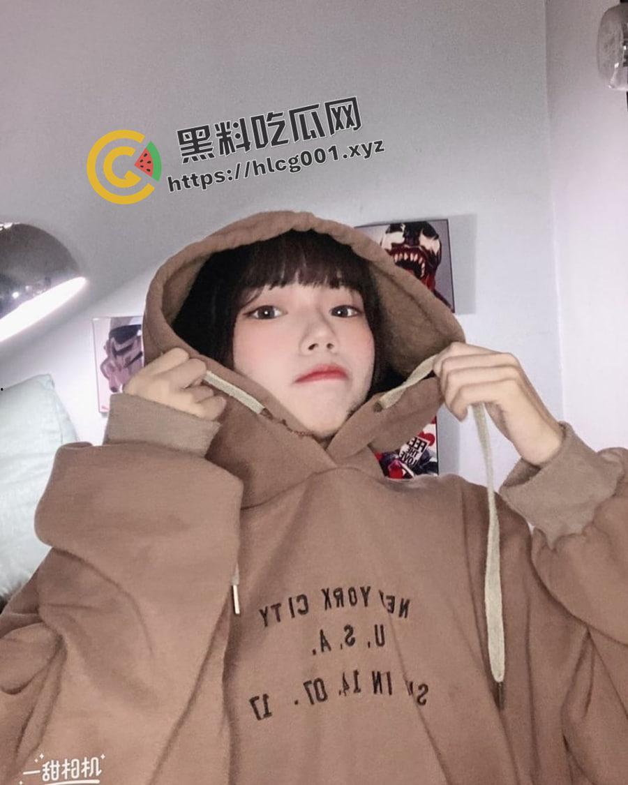 贵州职业技术学院翘臀精神小妹 极品炮架 后入狂喷 这怕不是属水枪的  做爱视频被前男友流出-2