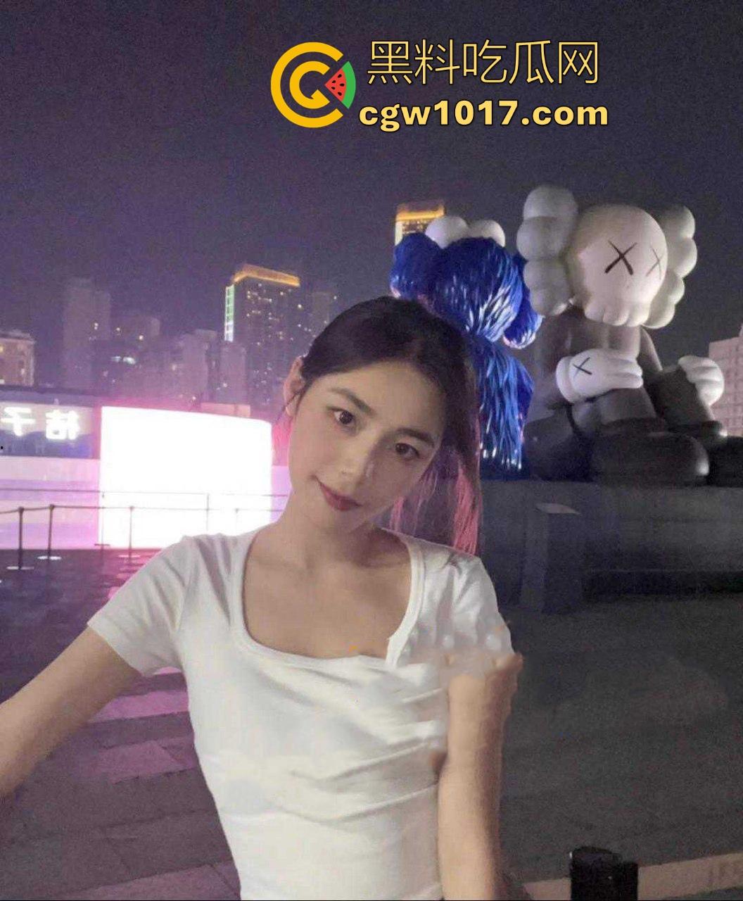 辽宁工商大学反差母狗【李思瑶】学弟心目中的白月光，堕落成了舔屌母狗，尽心尽力做好阴茎服务，辽工商大小母狗你值得拥有！-2