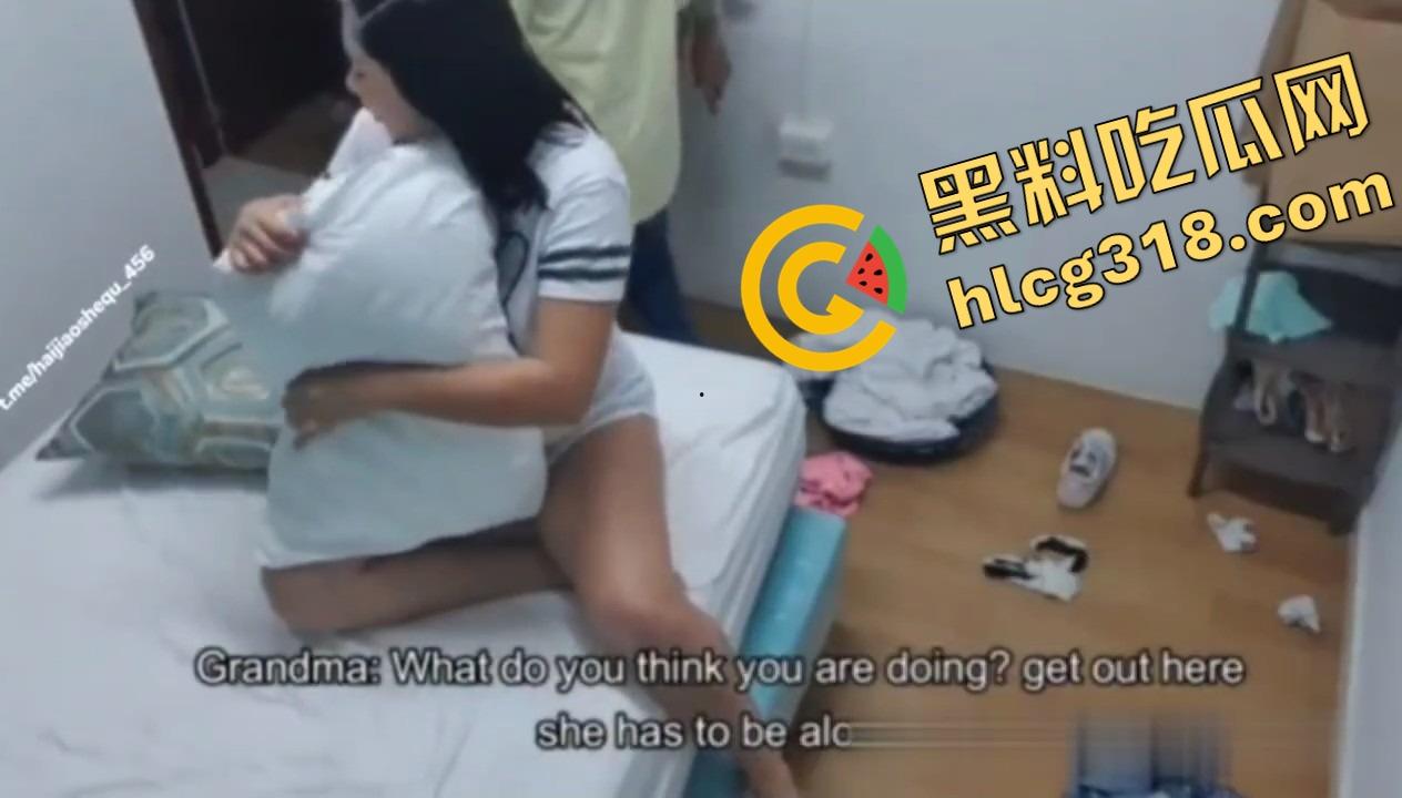 这画面我能看十遍，美国女主播开色播衣服刚脱一半，奶奶冲进来开锤，爷爷悄悄锁门摸奶！-15