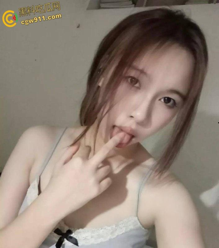 吉林反差母狗【程书宁】，巨乳细腰白虎嫩穴，深喉口交掰逼求操，两个奶子跟个小白兔一样太骚了 !-2