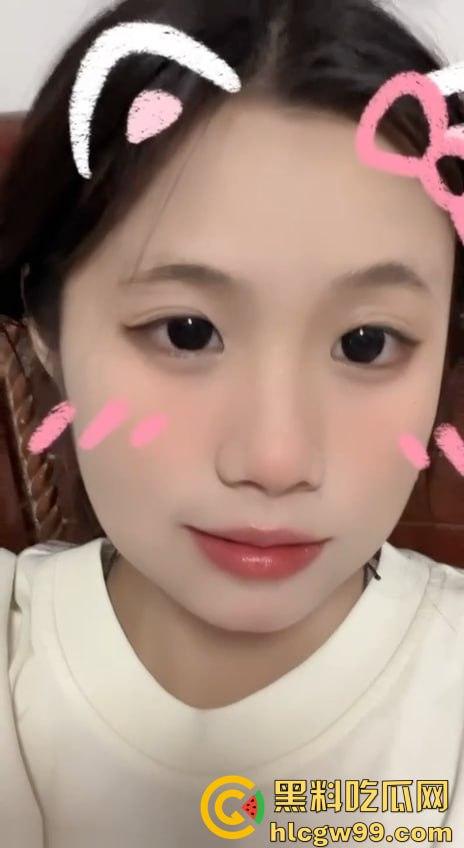 杭州七中清纯可爱大奶学生妹【钱佳】露乳抠逼展示傲人身材，奶子这么黑没少被人干过-3