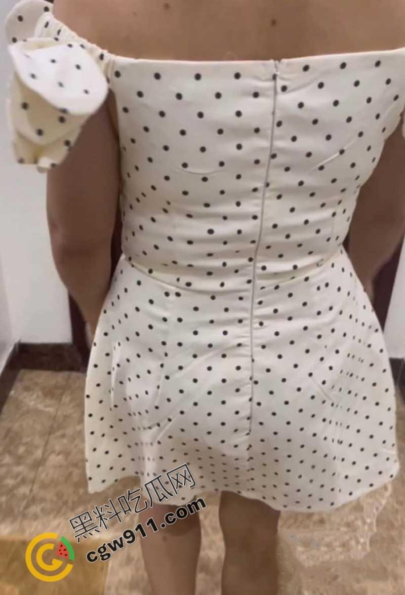 海角大神与小姨的禁忌交欢！趁小姨洗澡裸体的间隙，被肉棒诱惑，主动求操，对白露骨，场面超淫-4