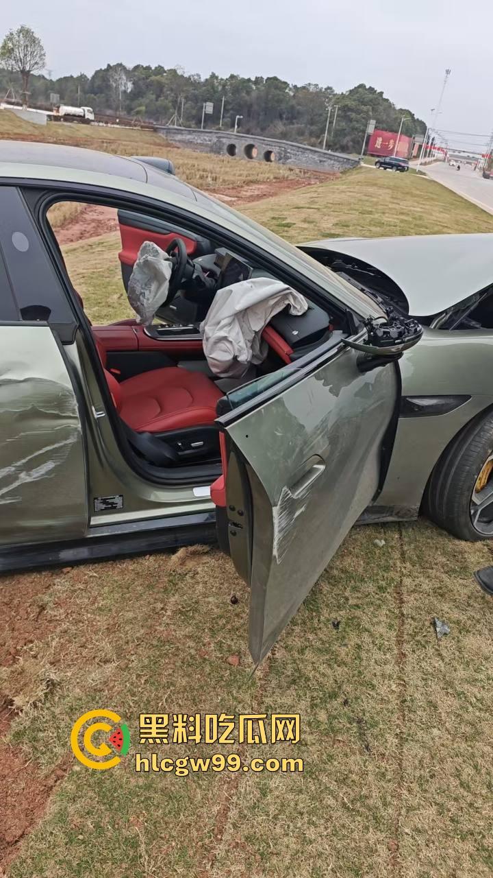 三轮车大爷溜车，撞上小米SU7，最后只赔了200！车主认栽还是精算过？这车祸到底亏不亏？-5