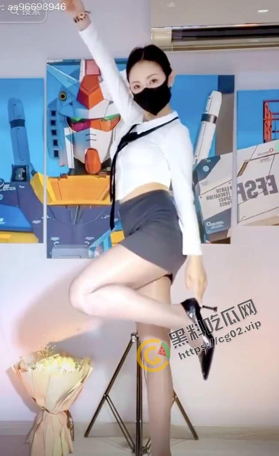 抖音 双视角鼻祖 一只霸王兽 最新作品 舔狗和榜一大哥的不同视角 双视角果真还得看霸王兽-6