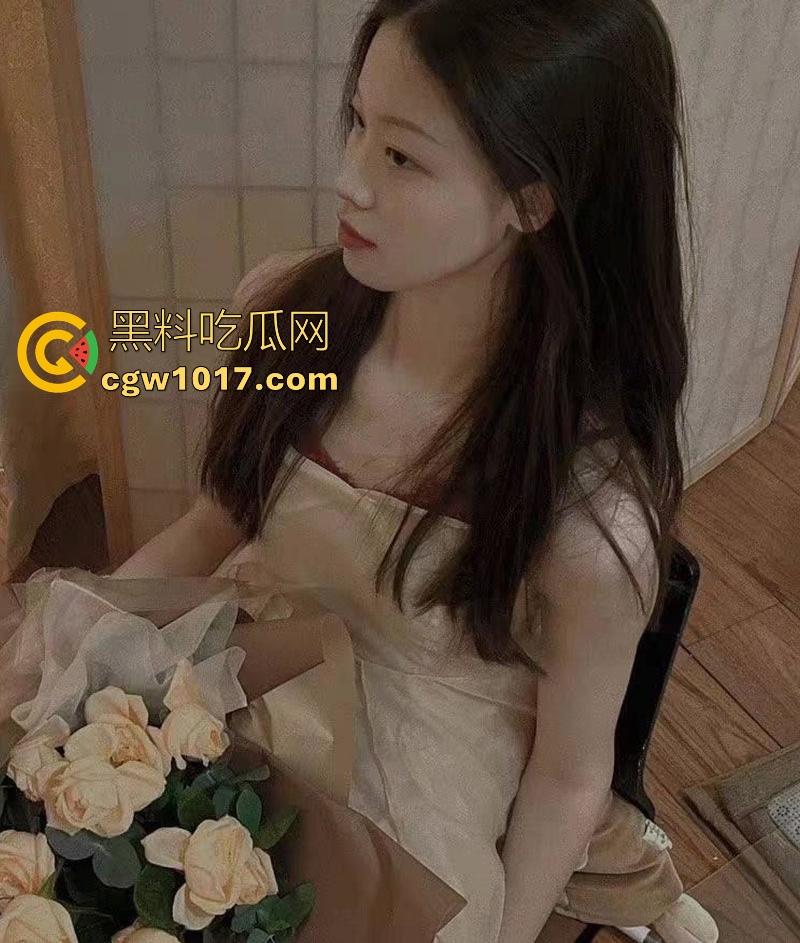 辽宁财经大学音乐系淫荡学妹【李维奕】跟学长撩骚私密视频曝光！搔首弄姿三点全露，无套后入猛捅粉嫩骚穴！-2