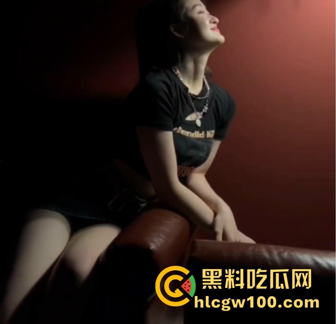 沈阳NICE CLUB酒吧高冷陪酒小姐【沈敏】醉酒被捡尸，事后清醒后还要求炮友再来一次，巨骚无比!-4