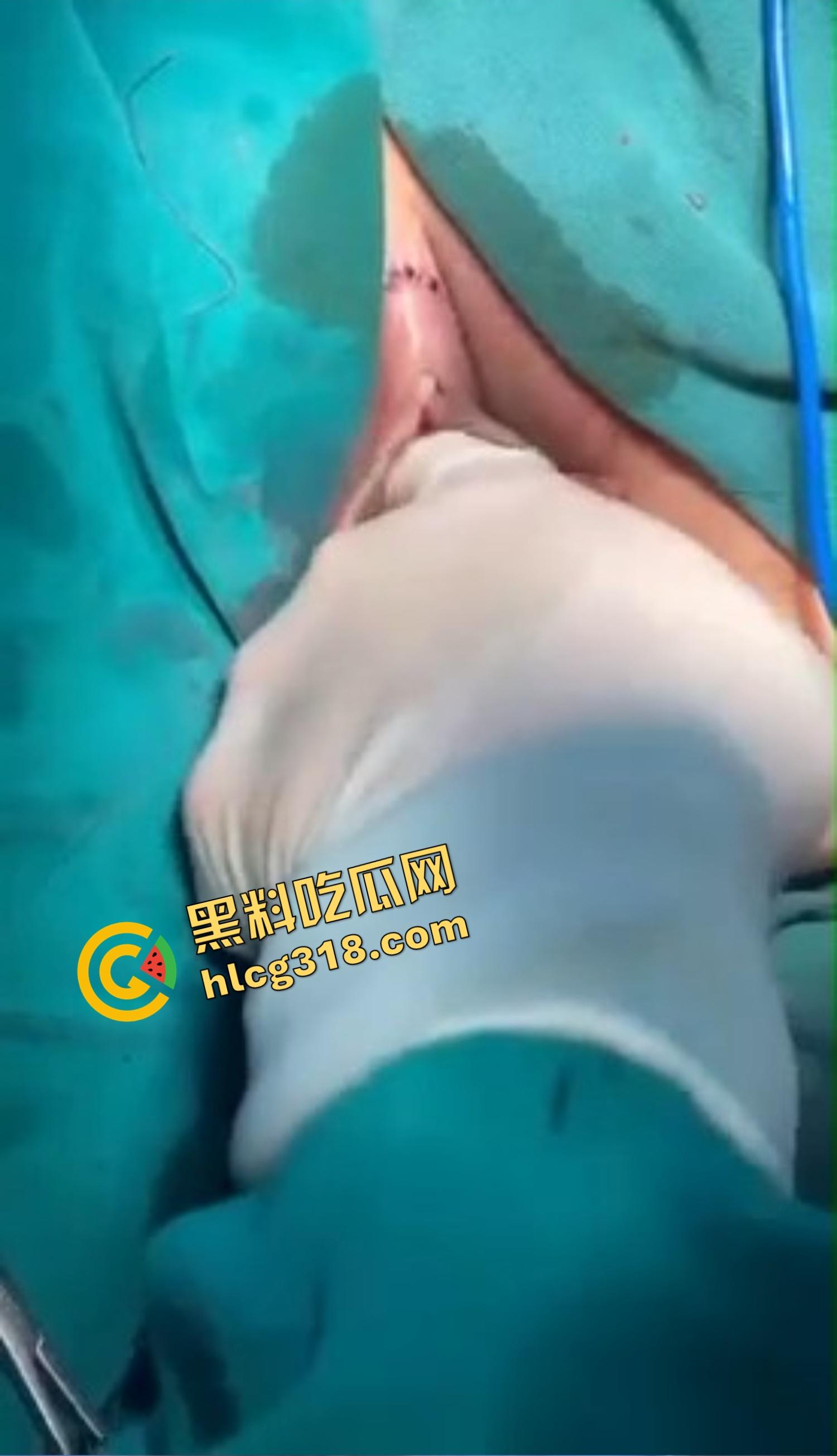 你还以为高端外围豪车天生紧？全靠阴道收缩术收成死夹货，富哥上手就说一根手指进去都得抹油！-9