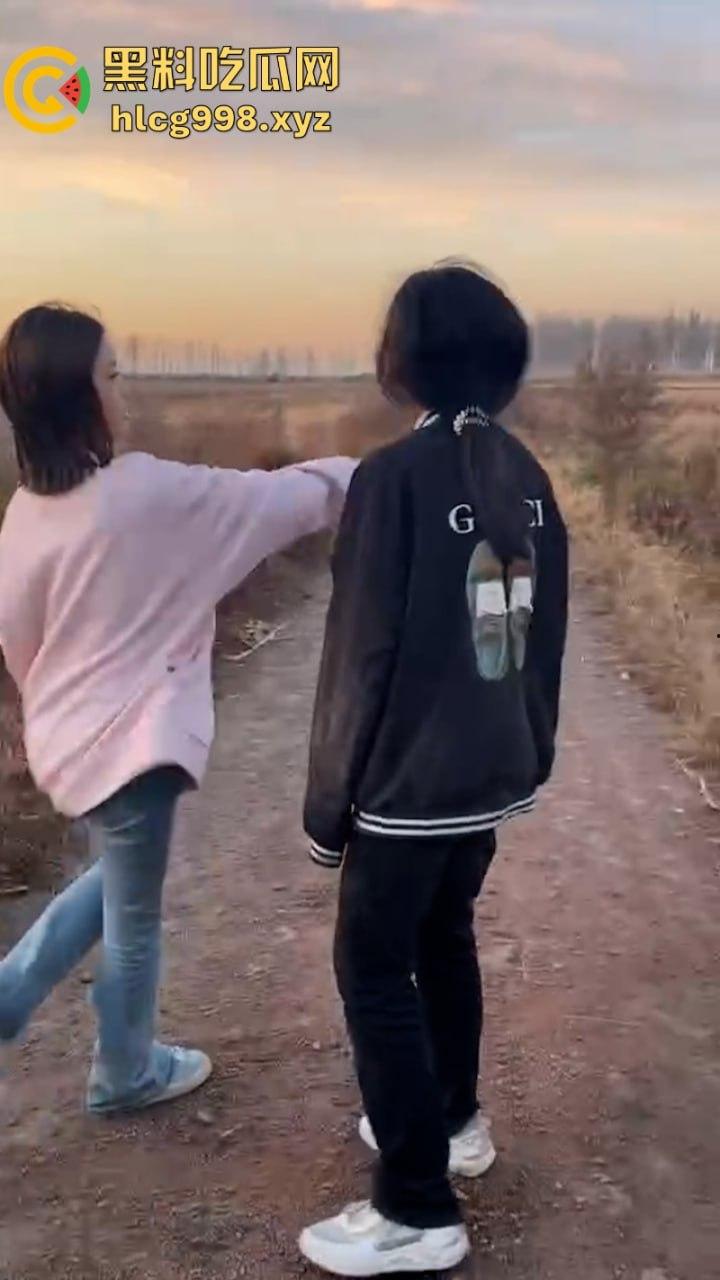 山西女生野外遭7人围殴 视频曝光长达5分钟打骂虐待 真是一群畜生！-3