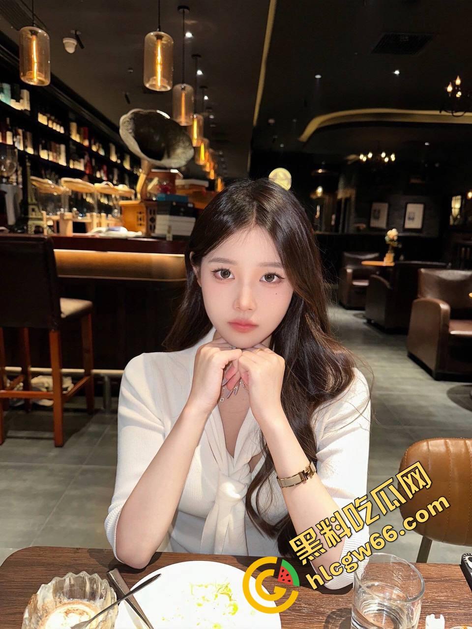 珠海大神【ToroS】学妹收割机，当街母狗调教，跪舔肉棒爽喷骚水，骚穴灌满精液流出！-6