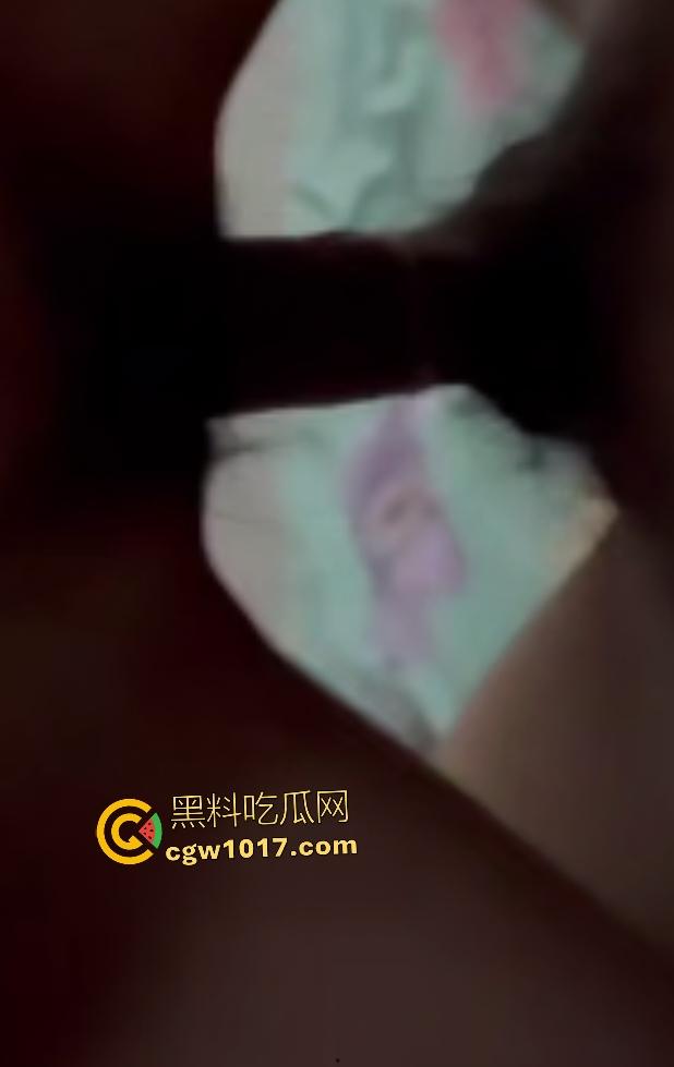 河北女大学生【林雪瑶】女神沉沦传教士，翘臀指交湿逼后男友压床狂操，双腿夹紧高潮颤抖，颜射糊满俏脸！-2