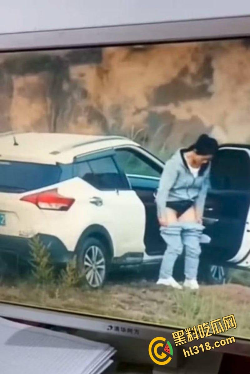 广州8C552车震门！野生激战被当场捕获，狗男女荒山野岭副驾做爱，结束后还当街穿衣 !-5