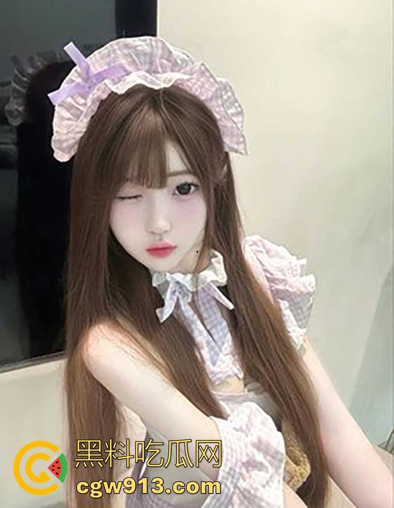 有钱人的生活好快乐啊！上海名媛【刘亚丽】，高颜值大奶长腿尤物，情趣女仆装开裆丝袜，被金主爆操视频流出！-1