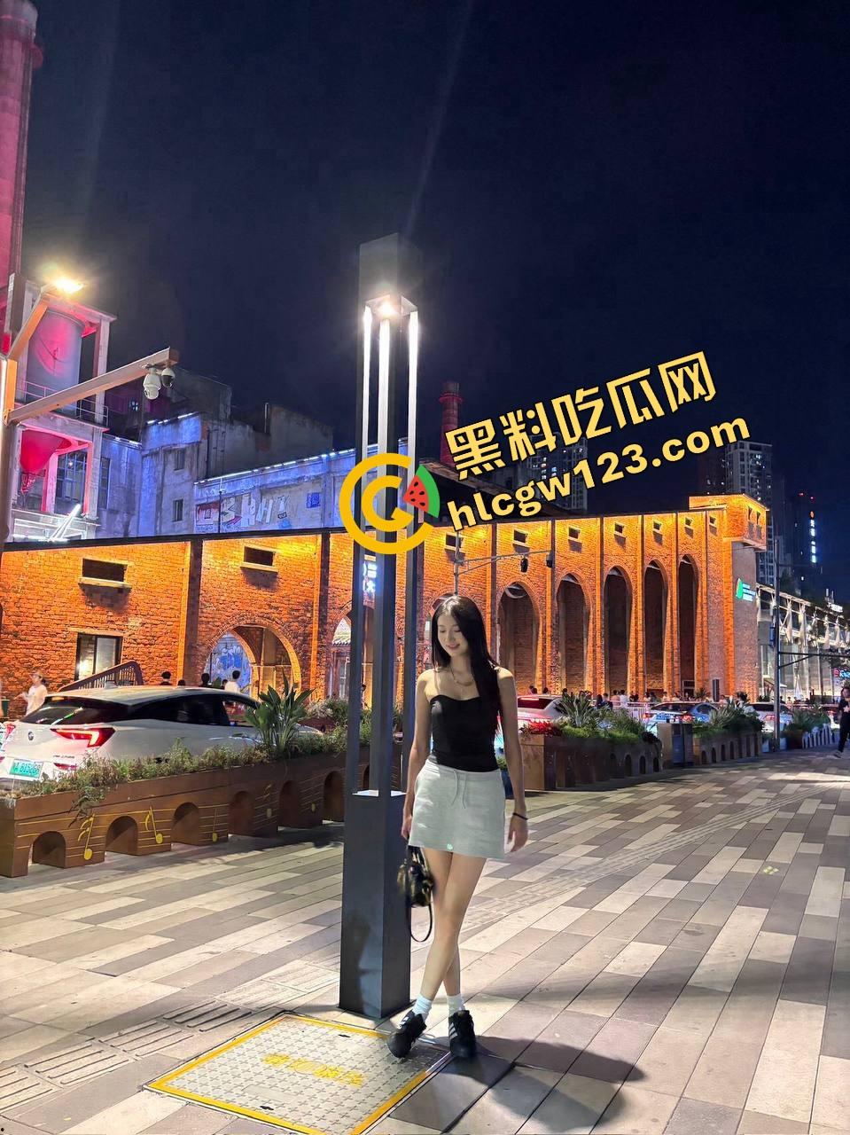 现在的漫展成了低配妓展？衣服遮逼就算COS，长相不够露点来凑，各种骚拍只求脖子以下别露脸！-4