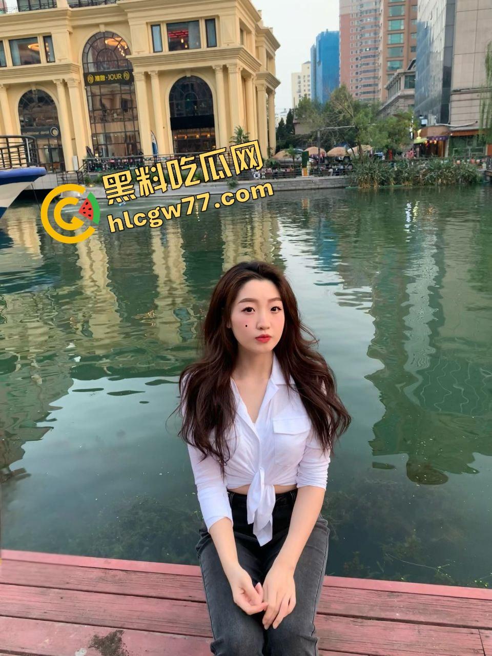 京城市二院护士『沈彤』云盘泄密流出，健身反差婊全裸骚舞 ，无套后入猛操嫩穴淫荡至极！-3