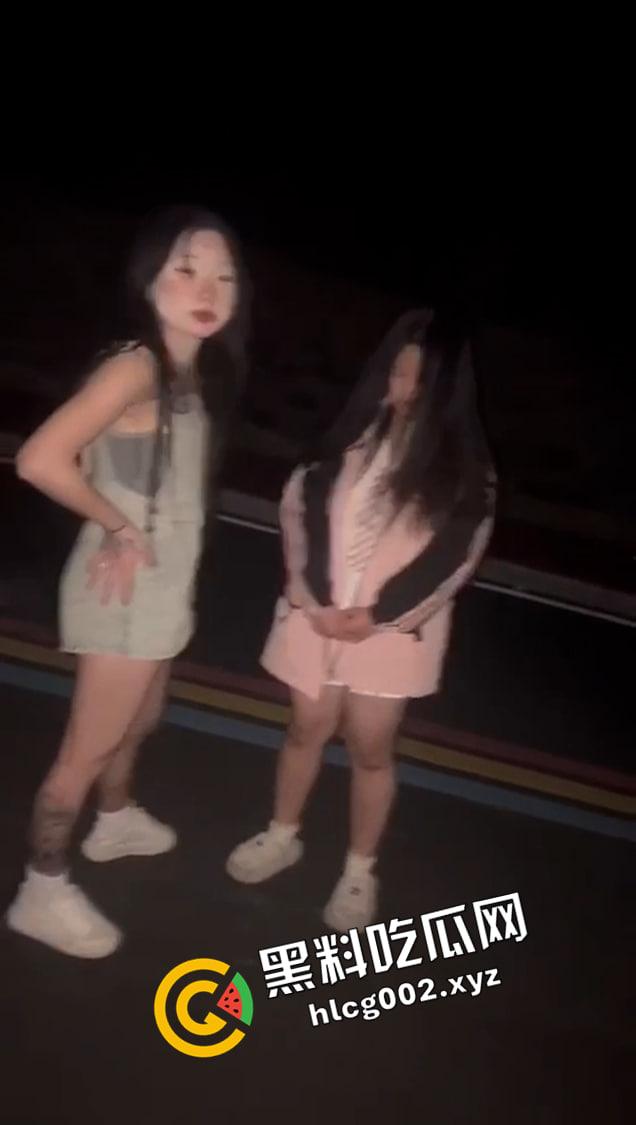 河南新县女孩被霸凌原视频  扇脸 吃烟头 飞踹 精神小妹们下手太狠了-5