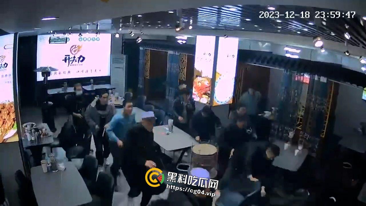 热瓜速递！北京时间12月18日23时59分，甘肃临夏州积石山县发生6.2级地震，震源深度10公里。截至目前，地震已造成甘肃100人死亡、青海11人死亡-2