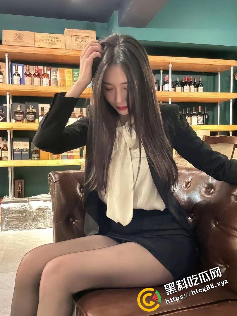 抖音丰满大雷少妇骚鸡【YAO瑶君】会员专属付费露奶私拍流出，又白又大的硕果凶器贼诱惑！-3