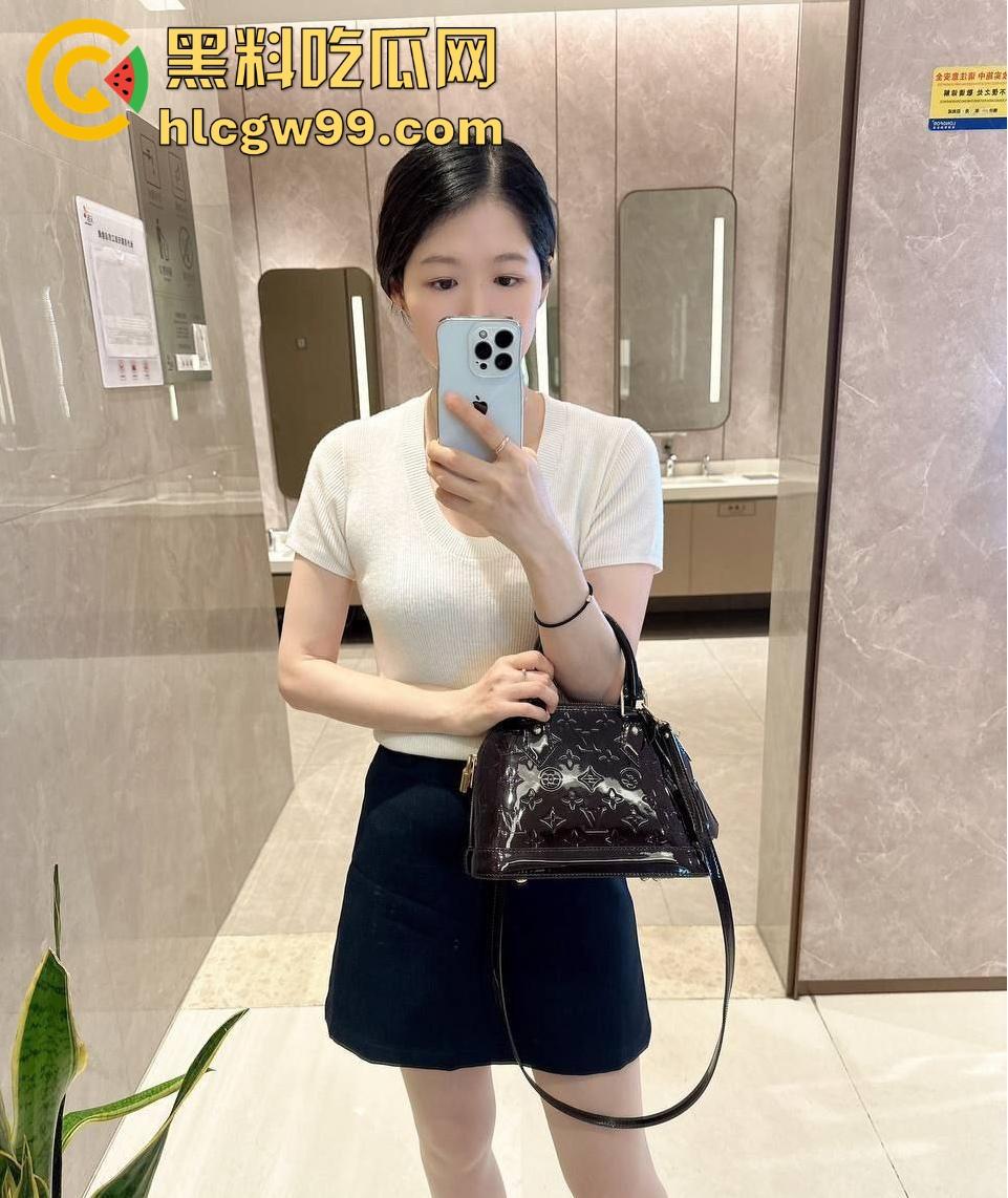 小编推荐！湖南长沙反差御姐【刘依依】 社交软件撩骚约炮视频裸聊，隔着镜头都阻挡不了的骚劲。-3