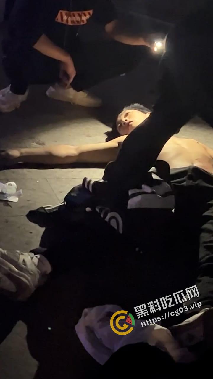 四川科技职业技术学院 小年轻下狠手 打架一时爽 打完人没了-3