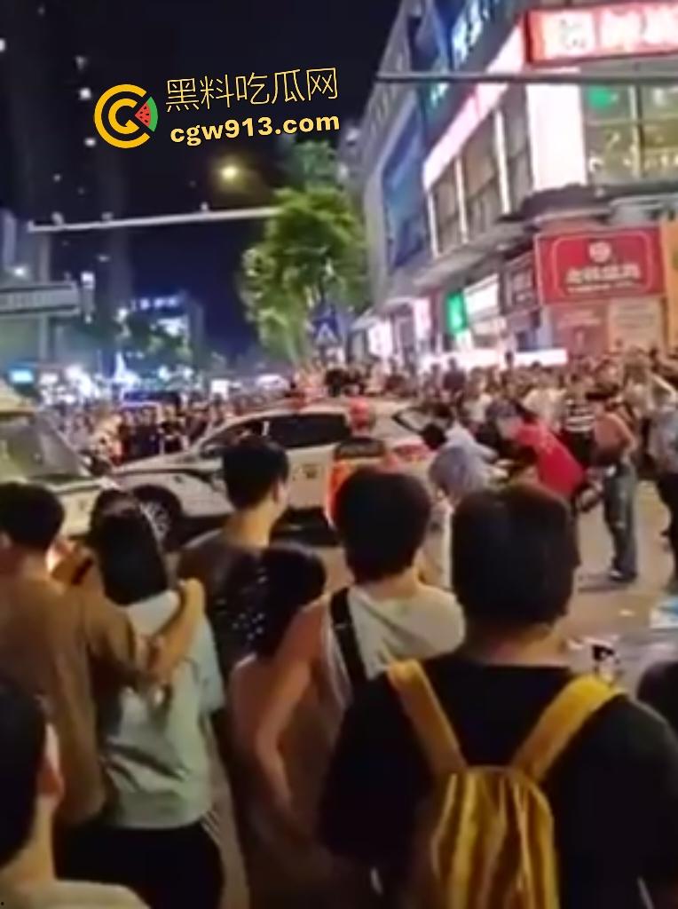 9月6日武汉江汉路车祸！苏A醉驾狂魔中元节化身人间杀器，冲撞行人，最少死伤七八个，是不是鬼上身了？-6