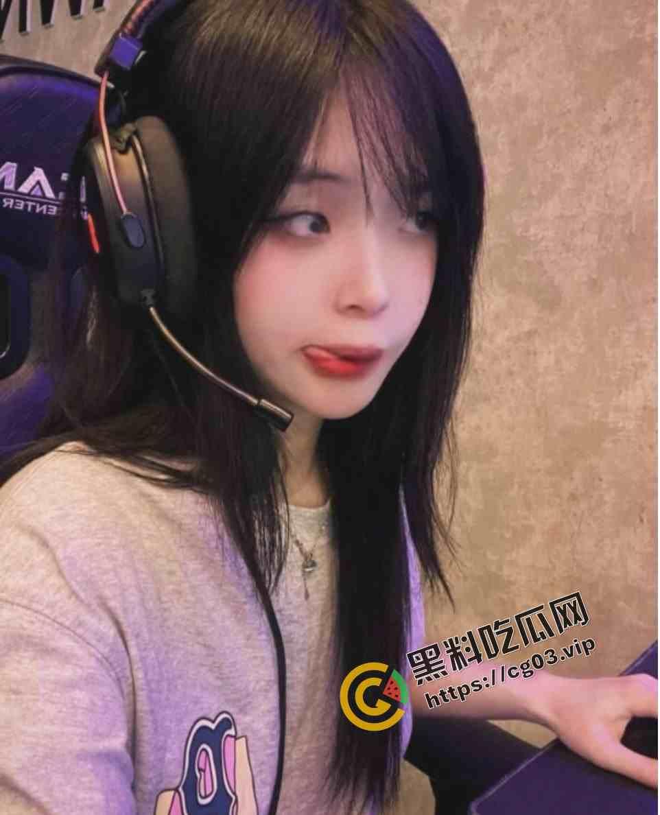 嫩！韩国留美大学生 宅男女神【Emil】自慰视频流出  电竞小妹就是嫩啊-3