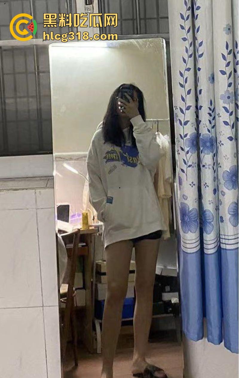 贵州师范大学【刘萩苓】男友调教视频流出！顶级反差尤物，情趣装口交诱惑，胯下抱头猛操樱桃小嘴！-1