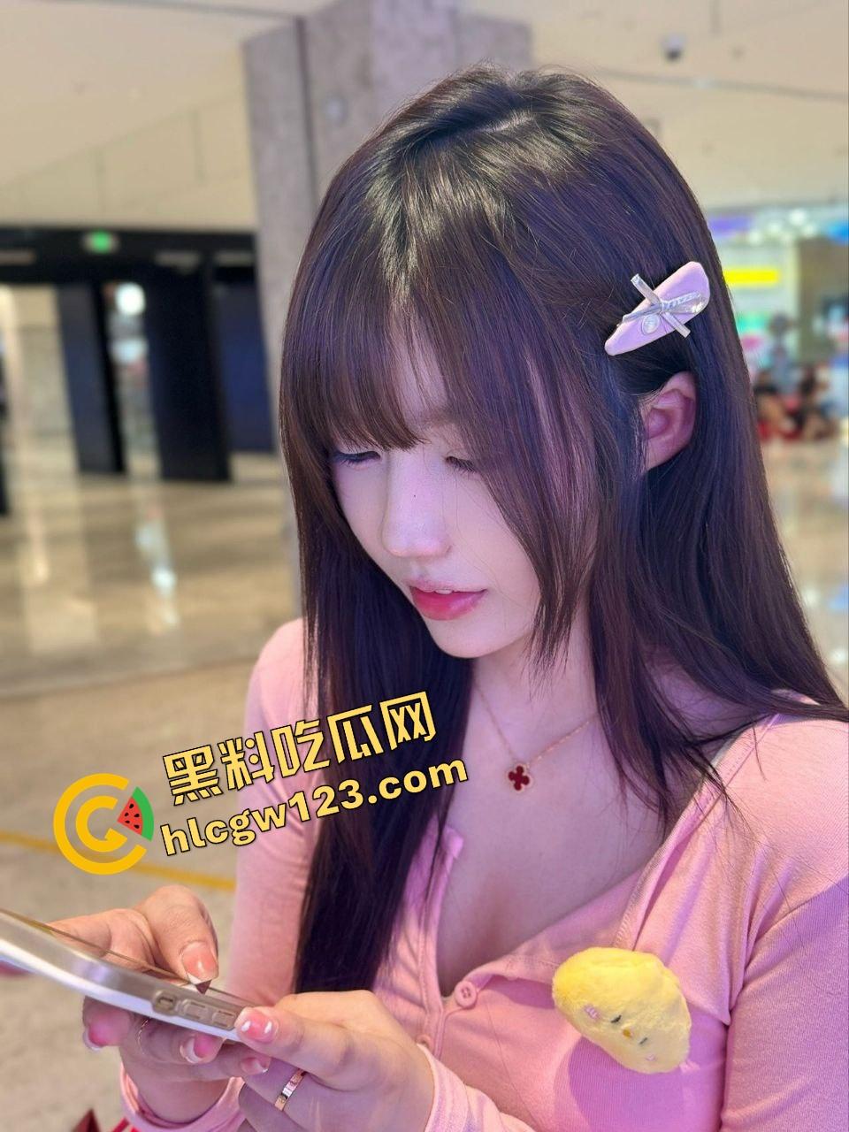 南宁精神小妹旅馆玩命，无套狂插中出喷满B，爽完上传QQ群开始卖片换烟钱，这种货色只适合操！-1