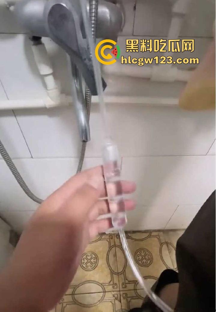 高颜小美女被捆绑在厕所灌肠调教 全程真实对话被灌到崩溃大哭 最后失控屎尿喷射而出！-4