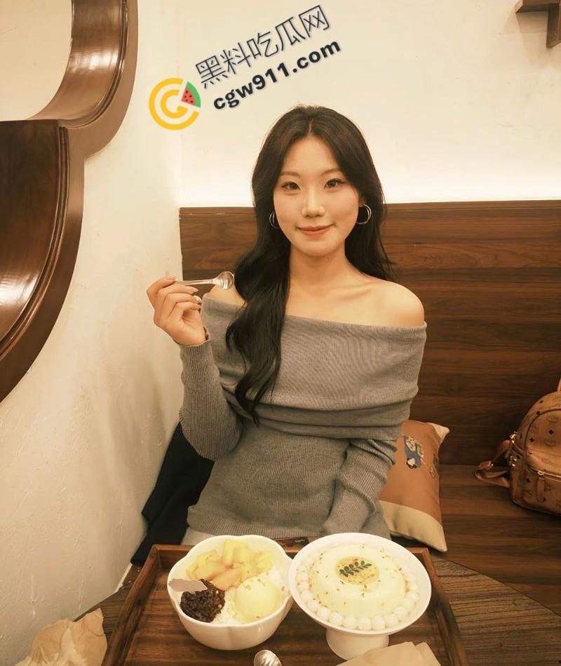 河南师范大学学妹【范静静】楼道狂野激情：窗前跪姿深喉，翘臀无套爆操，呻吟不断，血脉偾张爆裂-1