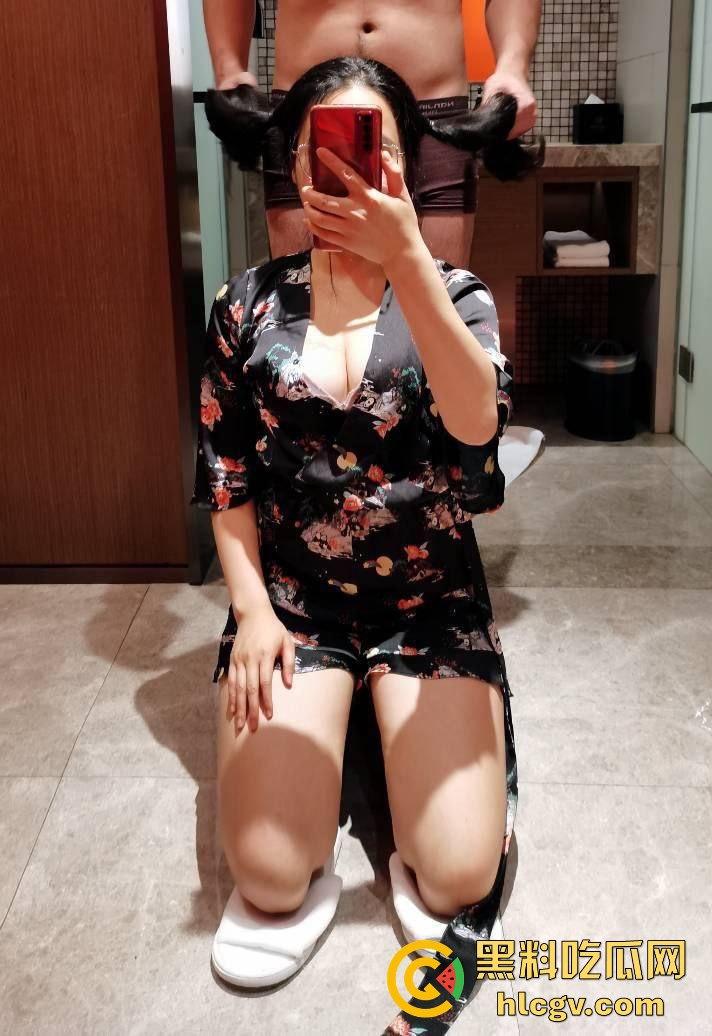 河南洛阳『雷巧燕』野外露出！巨乳大奶婚纱皮裤下的骚动，被调教抠逼露逼十足放荡！-11