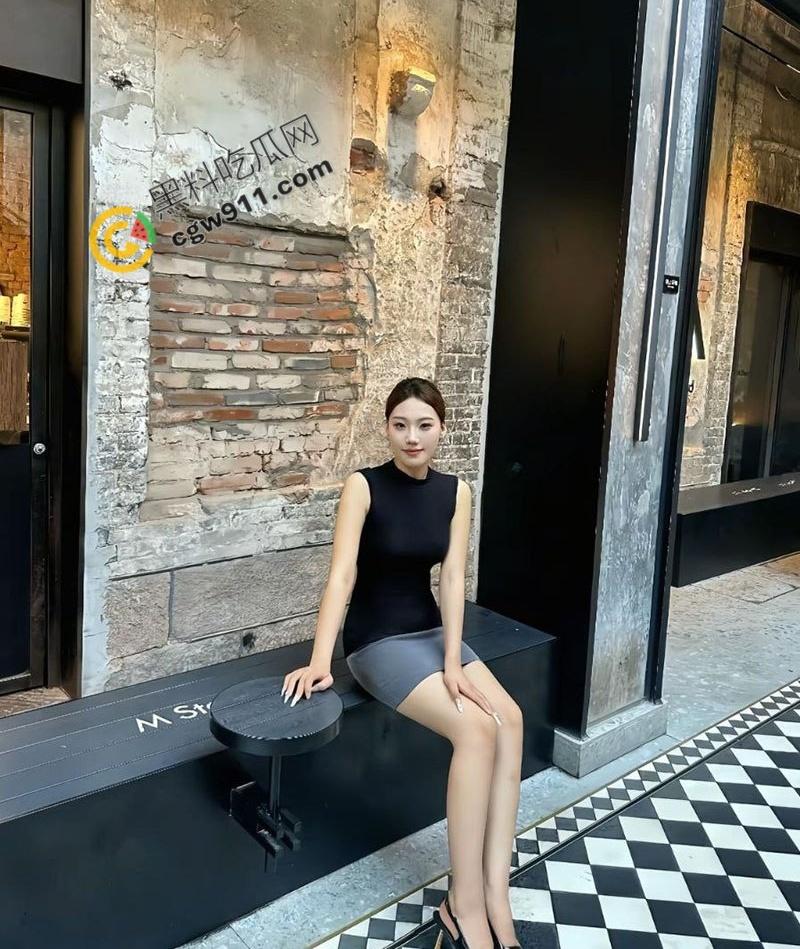 河南师范大学学妹【范静静】楼道狂野激情：窗前跪姿深喉，翘臀无套爆操，呻吟不断，血脉偾张爆裂-6