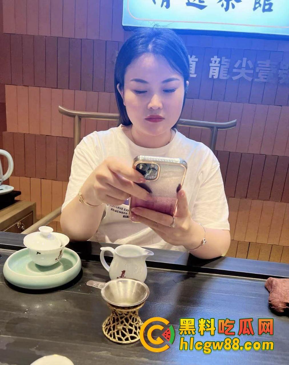 福建安溪清逸茶馆老板娘，牌桌下是茶道高手，床上是骚浪宗师，连老头都拿捏得死死的！-15