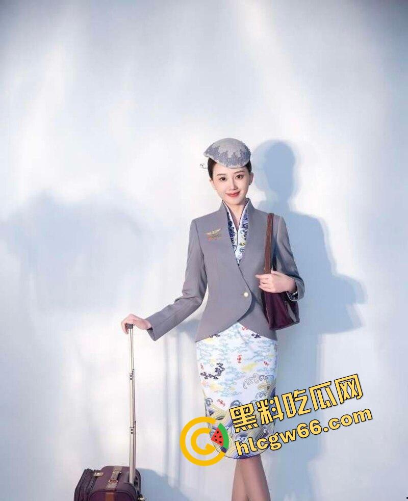 海航空乘【雨晴】172cm极品空姐下海变肉体绝品，黑丝长腿、天使脸庞换来床上蜜桃臀狂野榨精！-9