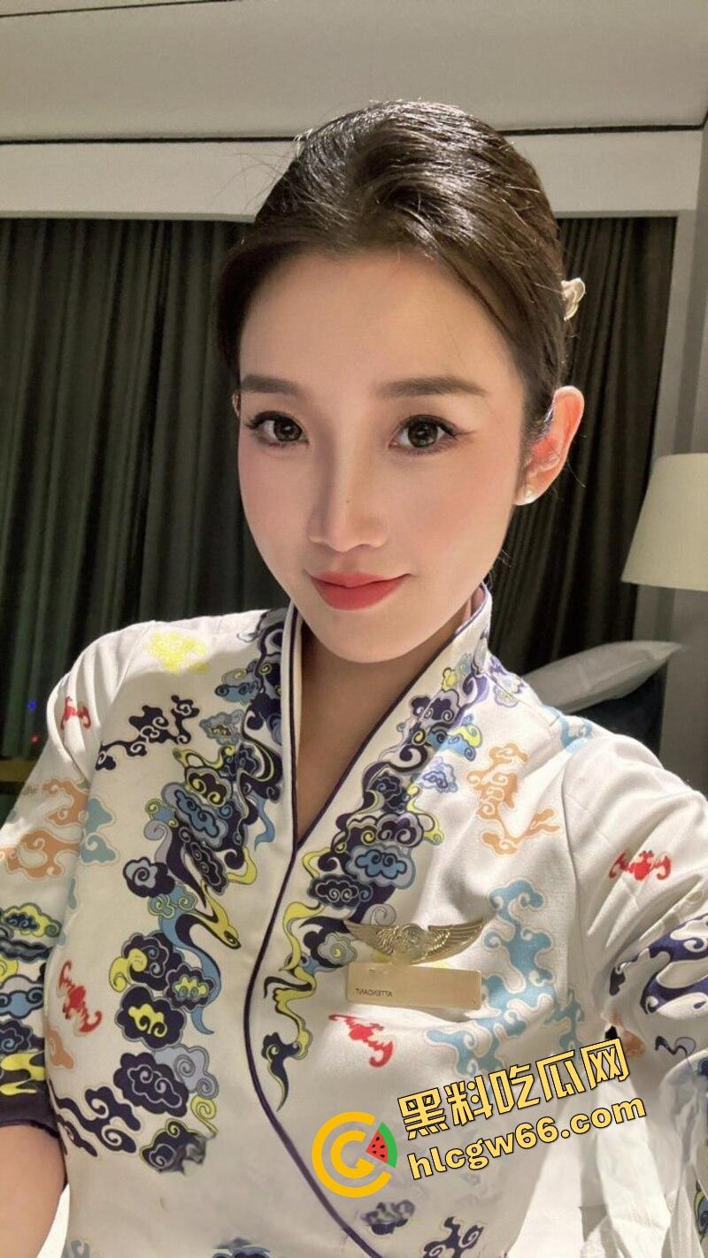 海航空乘【雨晴】172cm极品空姐下海变肉体绝品，黑丝长腿、天使脸庞换来床上蜜桃臀狂野榨精！-14