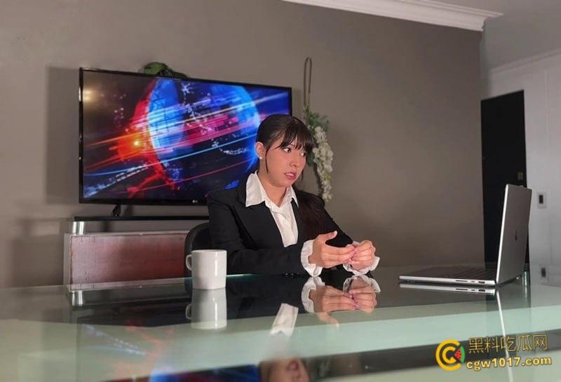 日本混血网黄【Tylerx0x】，化身性感新闻女主播，低胸职业套装玩羞辱播报，被众猛男轮流颜射调教 ！-2