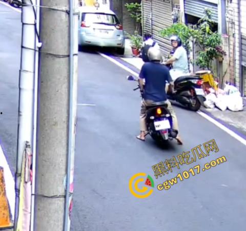 台湾省苗粟随机斩人案再度上演！47岁男子持刀狂魔，便利店门前血雨腥风，女童胸挨一刀，送ICU抢救，震惊全省！-3