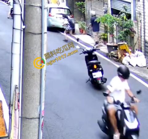 台湾省苗粟随机斩人案再度上演！47岁男子持刀狂魔，便利店门前血雨腥风，女童胸挨一刀，送ICU抢救，震惊全省！-6