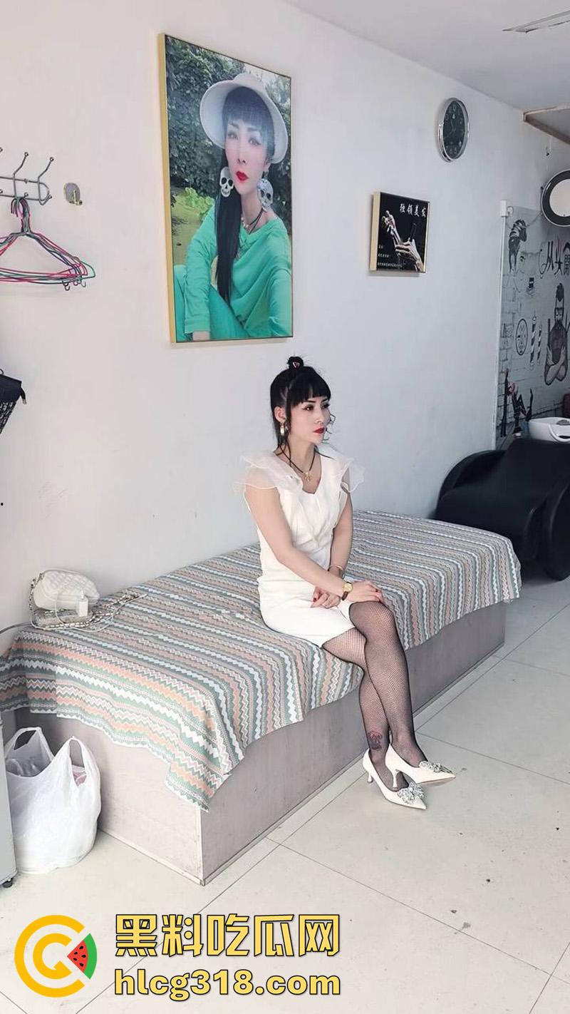 内蒙黑丝理发店老板娘【独领理发店】，离婚后快手擦边穿诱人丝袜卖骚，约炮体育生爆操骚穴！-8