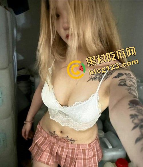 国外留学生反差婊大胆露出！齐逼超短裙美鲍惊艳，真空上街性感暴露到极限！-8