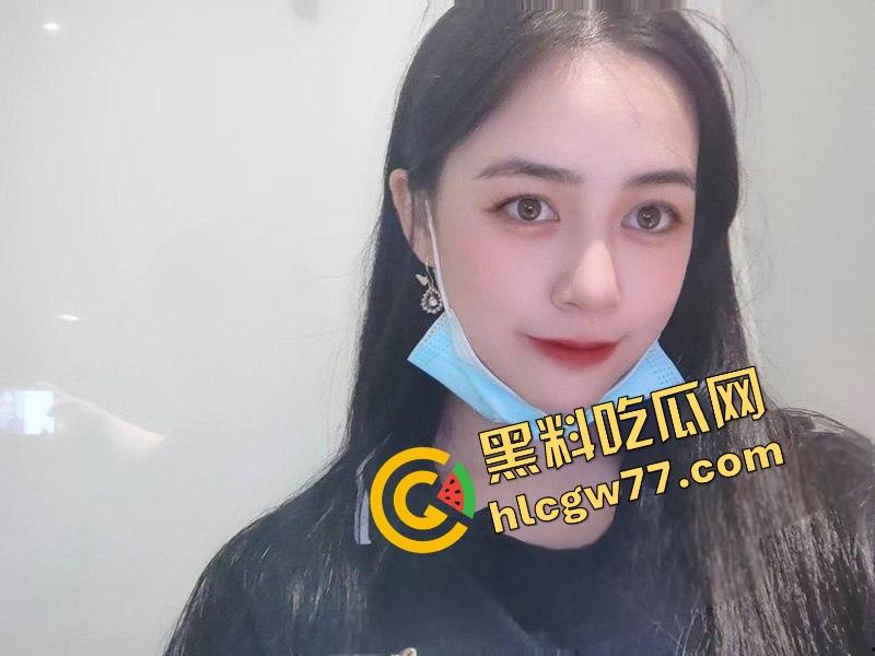 重庆财经学院反差母狗曝光，新疆小骚逼『夏兹热丽』破处后被疯狂口爆颜射，还舔精自拍骚得逆天！-4