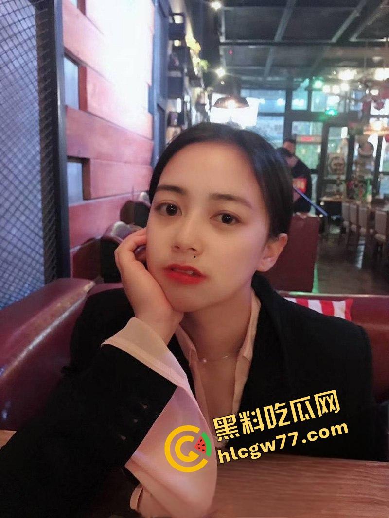 重庆财经学院反差母狗曝光，新疆小骚逼『夏兹热丽』破处后被疯狂口爆颜射，还舔精自拍骚得逆天！-7