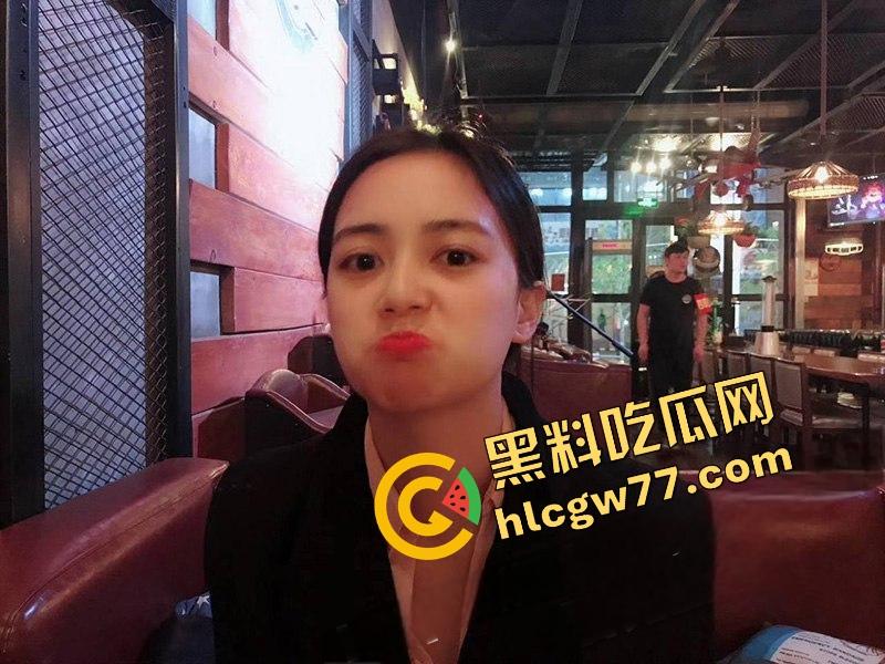 重庆财经学院反差母狗曝光，新疆小骚逼『夏兹热丽』破处后被疯狂口爆颜射，还舔精自拍骚得逆天！-9