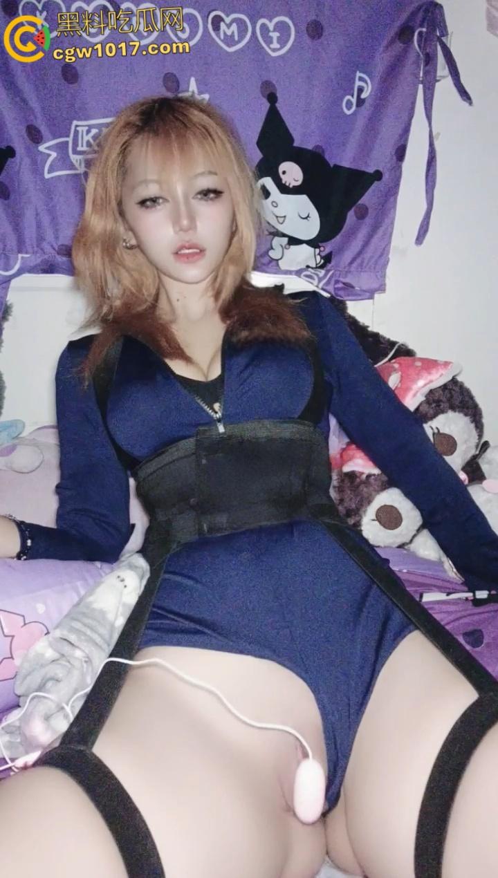 少萝福利姬【muming8891】，极品俏脸配硕大美乳，披淫装上演超淫COS秀，扯内裤跳蛋自慰，超萌骚的小尤物！-6