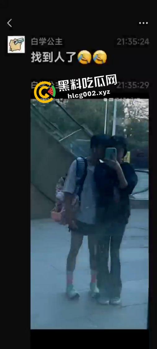 重庆合川区实验中学初中生放学后教室内做爱 课桌上做好变换体位 淫水不全流在课本上了 现场偷拍视频流出-4