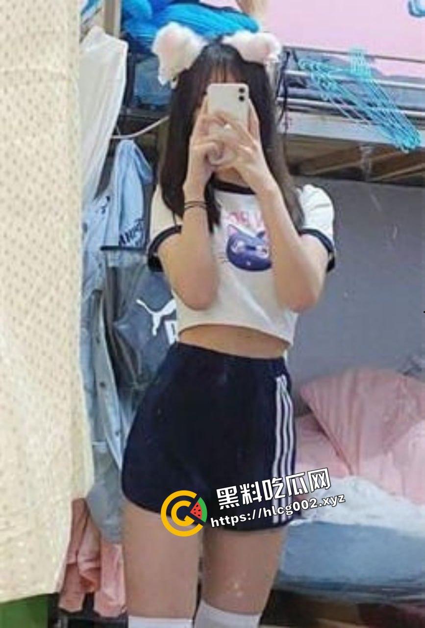 西南大学极品校花『穆诗蔓』反差婊私生活曝光！美腿丝袜诱惑！被金主各种开发调教！-2