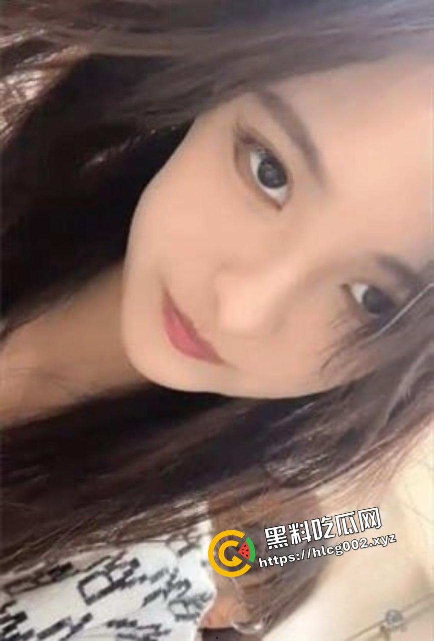 西南大学极品校花『穆诗蔓』反差婊私生活曝光！美腿丝袜诱惑！被金主各种开发调教！-3