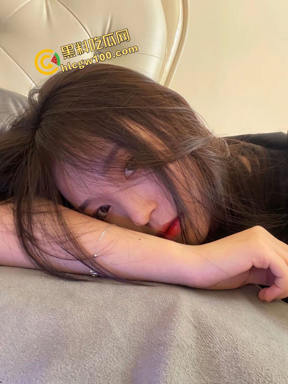 湖北荆门服装店老板娘【唐瑜】网红脸诱惑口交嗦屌，笑着女上位淫荡做爱！独家曝光流出！-2