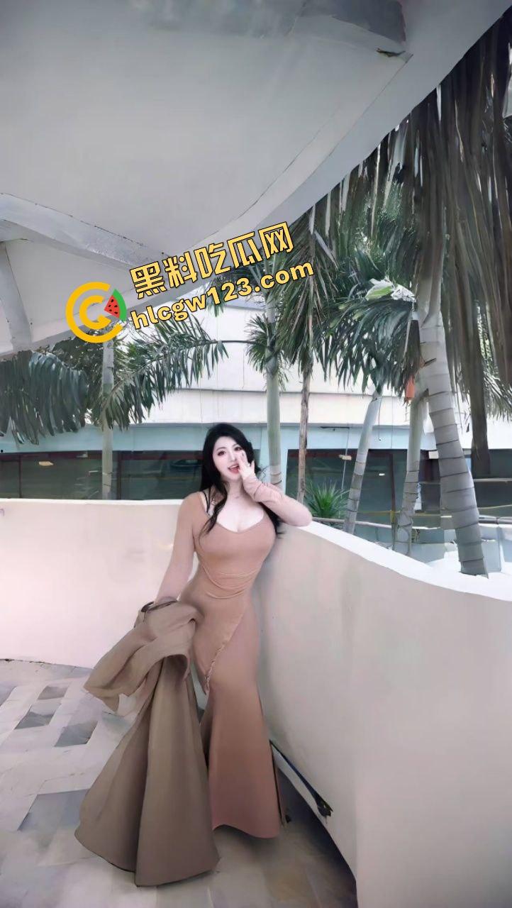 骚逼设门槛带套才让艹？瓜友小处男太惨了，女人翘着逼挑逗半天，不戴别想进，逼是有门禁的！-2