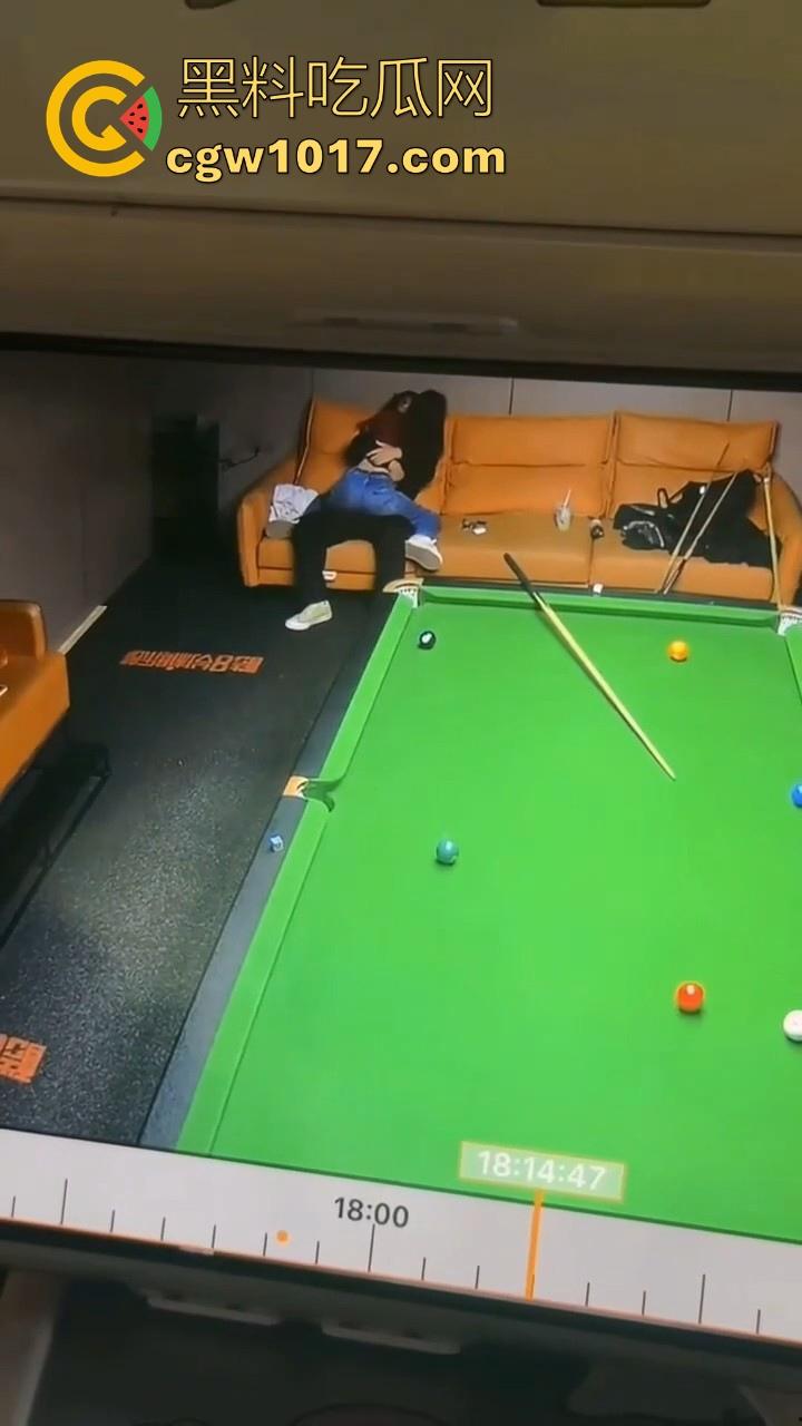 不是哥们你打台球就打台球嘛，好端端的怎么就骑上了，极品台球媛就这样给你拿下了？我很急这台球厅叫什么-7